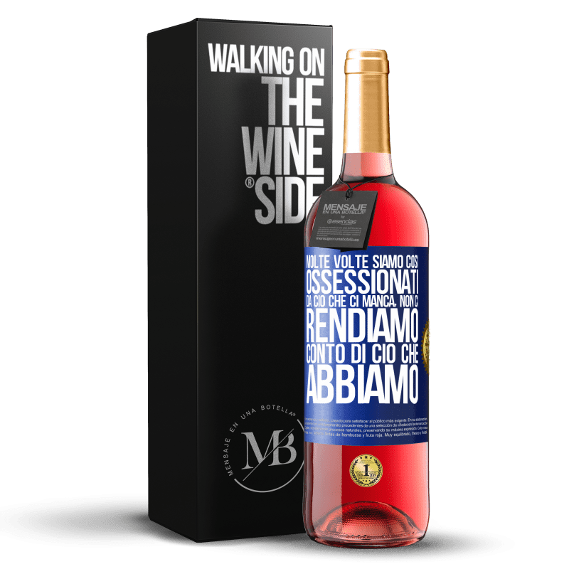 29,95 € Spedizione Gratuita | Vino rosato Edizione ROSÉ Molte volte siamo così ossessionati da ciò che ci manca, non ci rendiamo conto di ciò che abbiamo Etichetta Blu. Etichetta personalizzabile Vino giovane Raccogliere 2024 Tempranillo