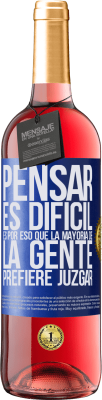 29,95 € | Vino Rosado Edición ROSÉ Pensar es difícil. Es por eso que la mayoría de la gente prefiere juzgar Etiqueta Azul. Etiqueta personalizable Vino joven Cosecha 2023 Tempranillo