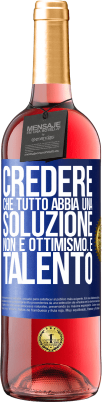 29,95 € Spedizione Gratuita | Vino rosato Edizione ROSÉ Credere che tutto abbia una soluzione non è ottimismo. È talento Etichetta Blu. Etichetta personalizzabile Vino giovane Raccogliere 2025 Tempranillo