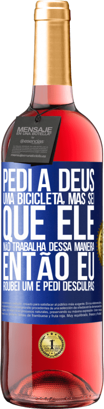 29,95 € Envio grátis | Vinho rosé Edição ROSÉ Pedi a Deus uma bicicleta, mas sei que Ele não trabalha dessa maneira. Então eu roubei um e pedi desculpas Etiqueta Azul. Etiqueta personalizável Vinho jovem Colheita 2025 Tempranillo