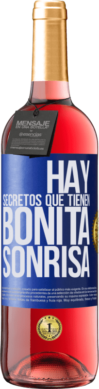 29,95 € Envío gratis | Vino Rosado Edición ROSÉ Hay secretos que tienen bonita sonrisa Etiqueta Azul. Etiqueta personalizable Vino joven Cosecha 2023 Tempranillo