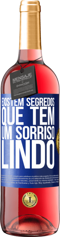 «Existem segredos que têm um sorriso lindo» Edição ROSÉ