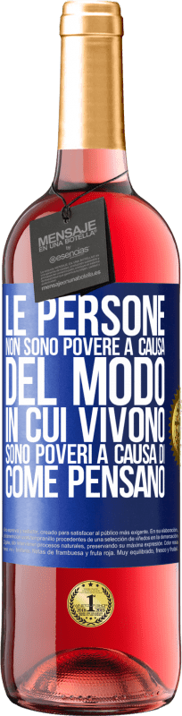 29,95 € Spedizione Gratuita | Vino rosato Edizione ROSÉ Le persone non sono povere a causa del modo in cui vivono. È povero a causa di come pensa Etichetta Blu. Etichetta personalizzabile Vino giovane Raccogliere 2025 Tempranillo