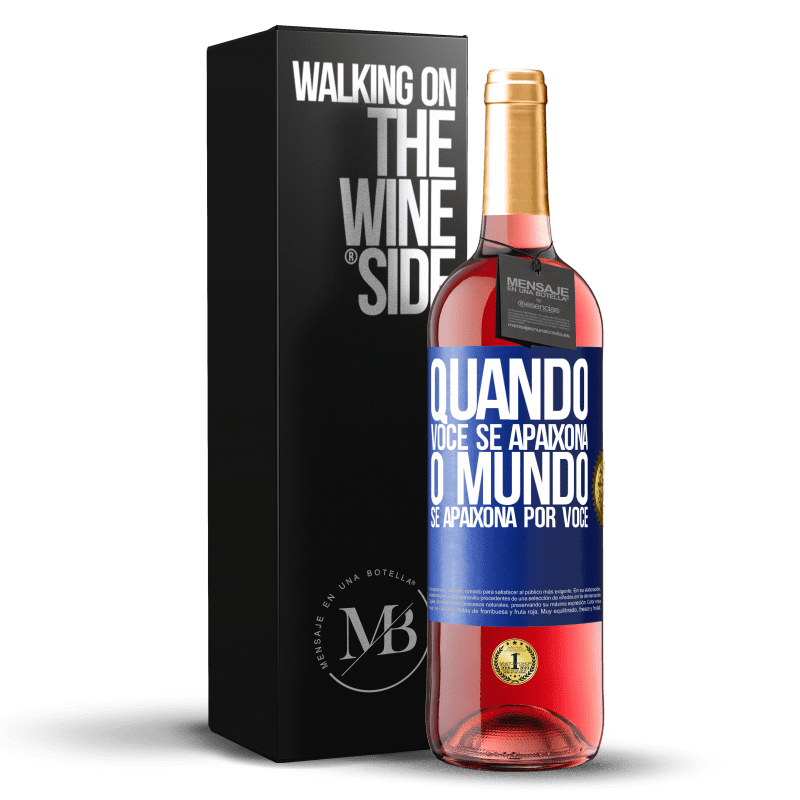 29,95 € Envio grátis | Vinho rosé Edição ROSÉ Quando você se apaixona, o mundo se apaixona por você Etiqueta Azul. Etiqueta personalizável Vinho jovem Colheita 2024 Tempranillo