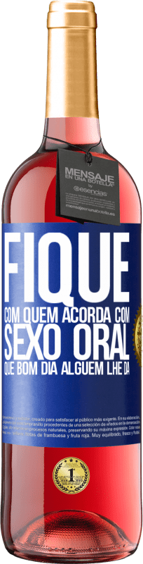 29,95 € | Vinho rosé Edição ROSÉ Fique com quem acorda com sexo oral, que bom dia alguém lhe dá Etiqueta Azul. Etiqueta personalizável Vinho jovem Colheita 2025 Tempranillo