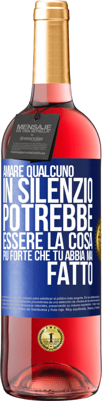 Spedizione Gratuita | Vino rosato Edizione ROSÉ Amare qualcuno in silenzio potrebbe essere la cosa più forte che tu abbia mai fatto Etichetta Blu. Etichetta personalizzabile Vino giovane Raccogliere 2023 Tempranillo