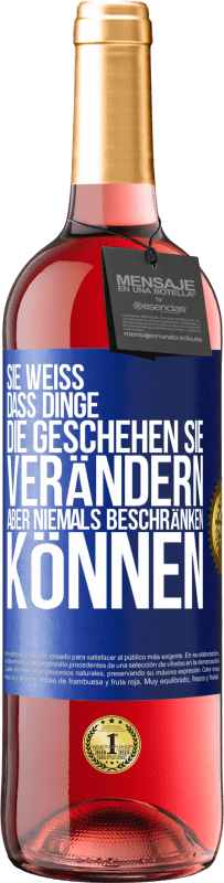 29,95 € | Roséwein ROSÉ Ausgabe Sie weiß, dass Dinge, die geschehen sie verändern aber niemals beschränken können Blaue Markierung. Anpassbares Etikett Junger Wein Ernte 2023 Tempranillo