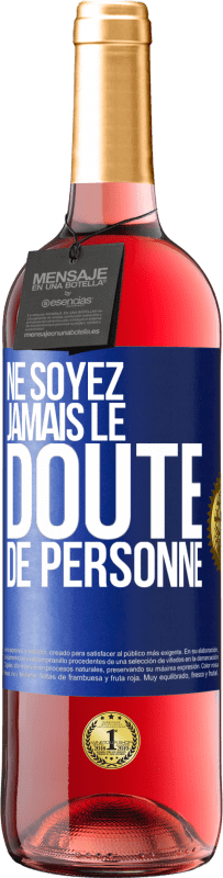 29,95 € | Vin rosé Édition ROSÉ Ne soyez jamais le doute de personne Étiquette Bleue. Étiquette personnalisable Vin jeune Récolte 2024 Tempranillo