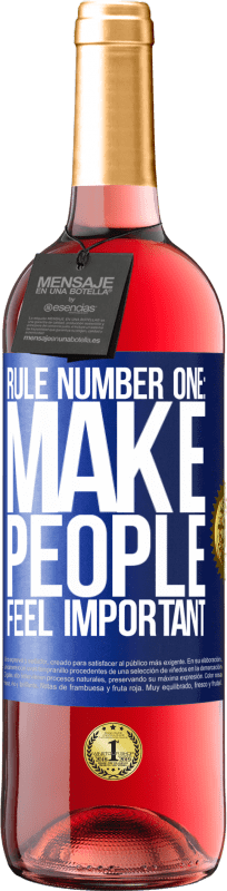 29,95 € Бесплатная доставка | Розовое вино Издание ROSÉ Правило номер один: заставляйте людей чувствовать себя важными Синяя метка. Настраиваемая этикетка Молодое вино Урожай 2023 Tempranillo