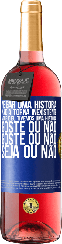 29,95 € Envio grátis | Vinho rosé Edição ROSÉ Negar uma história não a torna inexistente. Você e eu tivemos uma história. Goste ou não. Goste ou não. Seja ou não Etiqueta Azul. Etiqueta personalizável Vinho jovem Colheita 2025 Tempranillo