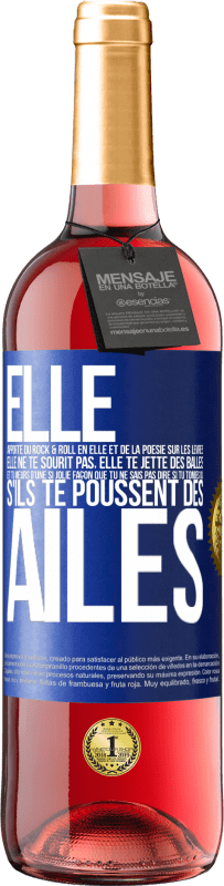 29,95 € Envoi gratuit | Vin rosé Édition ROSÉ Elle apporte du Rock & Roll en elle et de la poésie sur les lèvres. Elle ne te sourit pas, elle te jette des balles et tu meurs Étiquette Bleue. Étiquette personnalisable Vin jeune Récolte 2025 Tempranillo