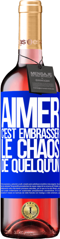 29,95 € | Vin rosé Édition ROSÉ Aimer, c'est embrasser le chaos de quelqu'un Étiquette Bleue. Étiquette personnalisable Vin jeune Récolte 2024 Tempranillo