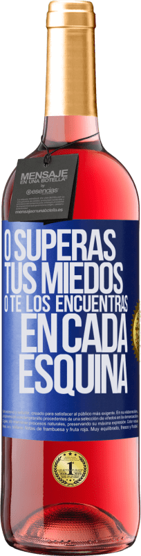 29,95 € Envío gratis | Vino Rosado Edición ROSÉ O superas tus miedos, o te los encuentras en cada esquina Etiqueta Azul. Etiqueta personalizable Vino joven Cosecha 2024 Tempranillo