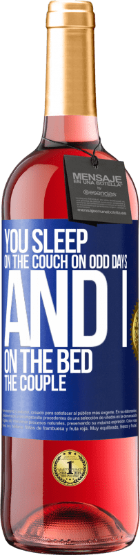 29,95 € Free Shipping | Rosé Wine ROSÉ Edition You sleep on the couch on odd days and I on the bed the couple Blue Label. Customizable label Young wine Harvest 2022 Tempranillo