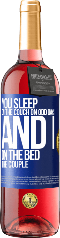 29,95 € | Rosé Wine ROSÉ Edition You sleep on the couch on odd days and I on the bed the couple Blue Label. Customizable label Young wine Harvest 2023 Tempranillo