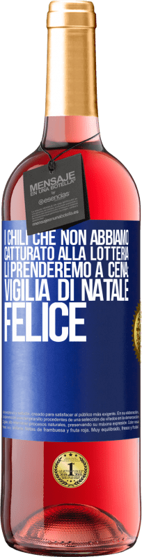 29,95 € Spedizione Gratuita | Vino rosato Edizione ROSÉ I chili che non abbiamo catturato alla lotteria, li prenderemo a cena: vigilia di Natale felice Etichetta Blu. Etichetta personalizzabile Vino giovane Raccogliere 2023 Tempranillo