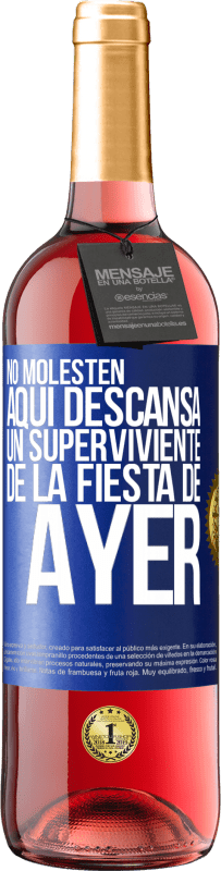 29,95 € | Vino Rosado Edición ROSÉ No molesten. Aquí descansa un superviviente de la fiesta de ayer Etiqueta Azul. Etiqueta personalizable Vino joven Cosecha 2024 Tempranillo