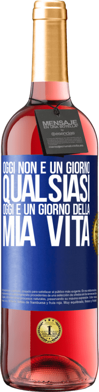 29,95 € | Vino rosato Edizione ROSÉ Oggi non è un giorno qualsiasi, oggi è un giorno della mia vita Etichetta Blu. Etichetta personalizzabile Vino giovane Raccogliere 2024 Tempranillo