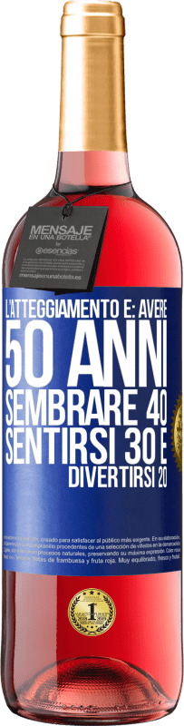 29,95 € Spedizione Gratuita | Vino rosato Edizione ROSÉ L'atteggiamento è: avere 50 anni, sembrare 40, sentirsi 30 e divertirsi 20 Etichetta Blu. Etichetta personalizzabile Vino giovane Raccogliere 2025 Tempranillo