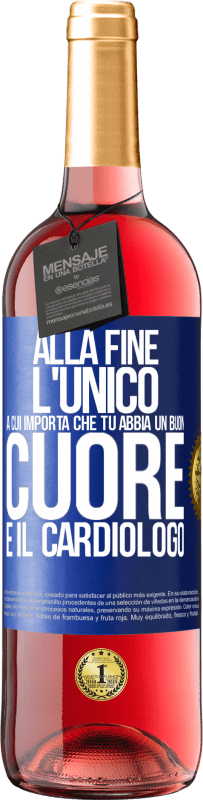 Spedizione Gratuita | Vino rosato Edizione ROSÉ Alla fine, l'unico a cui importa che tu abbia un buon cuore è il cardiologo Etichetta Blu. Etichetta personalizzabile Vino giovane Raccogliere 2023 Tempranillo