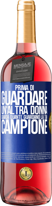 29,95 € Spedizione Gratuita | Vino rosato Edizione ROSÉ Prima di guardare un'altra donna, guarda quante guardano la tua, campione Etichetta Blu. Etichetta personalizzabile Vino giovane Raccogliere 2025 Tempranillo