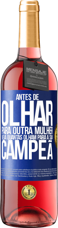 29,95 € | Vinho rosé Edição ROSÉ Antes de olhar para outra mulher veja quantas olham para a sua campeã Etiqueta Azul. Etiqueta personalizável Vinho jovem Colheita 2024 Tempranillo