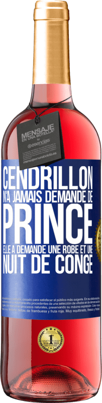 Envoi gratuit | Vin rosé Édition ROSÉ Cendrillon n'a jamais demandé de prince. Elle a demandé une robe et une nuit de congé Étiquette Bleue. Étiquette personnalisable Vin jeune Récolte 2023 Tempranillo