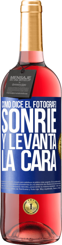 Envío gratis | Vino Rosado Edición ROSÉ Como dice el fotógrafo, sonríe y levanta la cara Etiqueta Azul. Etiqueta personalizable Vino joven Cosecha 2023 Tempranillo