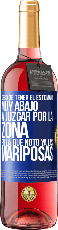 29,95 € | Vino Rosado Edición ROSÉ Debo de tener el estómago muy abajo a juzgar por la zona en la que noto ya las mariposas Etiqueta Azul. Etiqueta personalizable Vino joven Cosecha 2023 Tempranillo