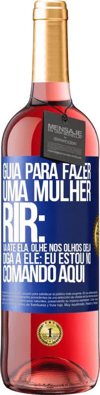 29,95 € Envio grátis | Vinho rosé Edição ROSÉ Guia para fazer uma mulher rir: Vá até ela. Olhe nos olhos dela. Diga a ele: eu estou no comando aqui Etiqueta Azul. Etiqueta personalizável Vinho jovem Colheita 2023 Tempranillo