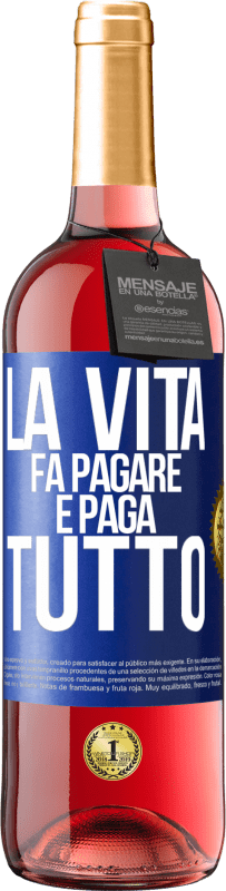 Spedizione Gratuita | Vino rosato Edizione ROSÉ La vita fa pagare e paga tutto Etichetta Blu. Etichetta personalizzabile Vino giovane Raccogliere 2023 Tempranillo