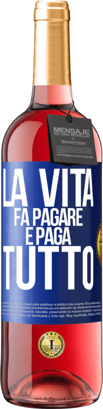 29,95 € Spedizione Gratuita | Vino rosato Edizione ROSÉ La vita fa pagare e paga tutto Etichetta Blu. Etichetta personalizzabile Vino giovane Raccogliere 2025 Tempranillo