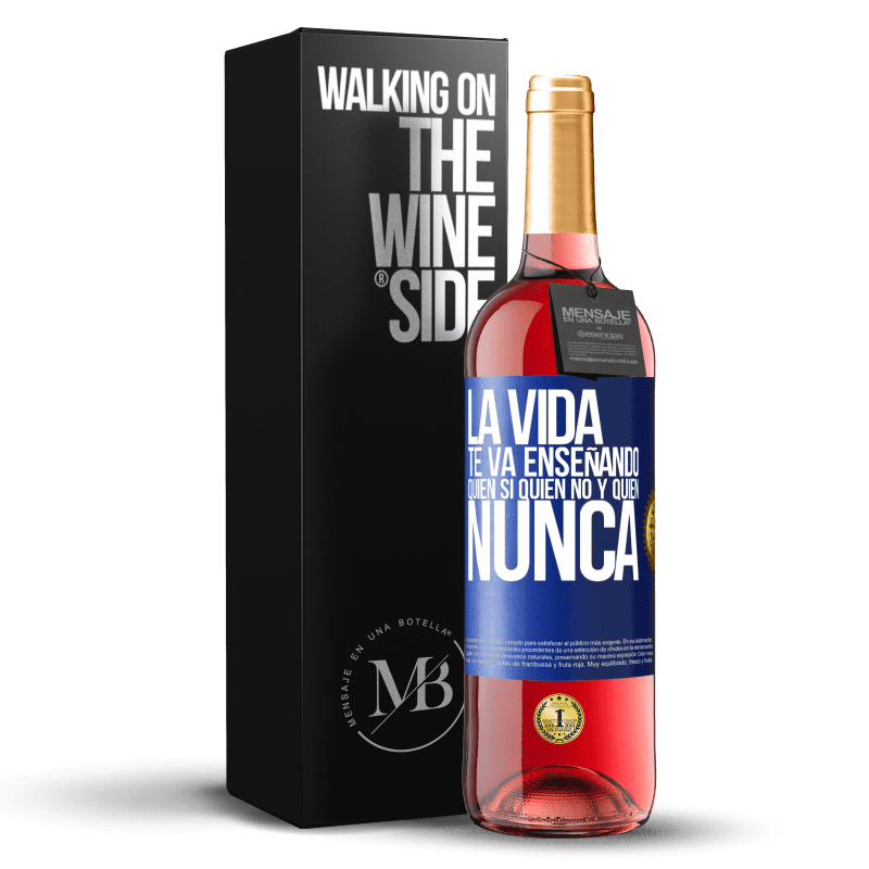 29,95 € Envío gratis | Vino Rosado Edición ROSÉ La vida te va enseñando quién sí, quién no y quién nunca Etiqueta Azul. Etiqueta personalizable Vino joven Cosecha 2024 Tempranillo