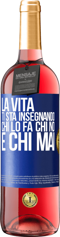 Spedizione Gratuita | Vino rosato Edizione ROSÉ La vita ti sta insegnando chi lo fa, chi no e chi mai Etichetta Blu. Etichetta personalizzabile Vino giovane Raccogliere 2023 Tempranillo