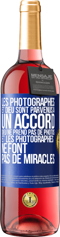 Envoi gratuit | Vin rosé Édition ROSÉ Les photographes et Dieu sont parvenus à un accord. Dieu ne prend pas de photos et les photographes ne font pas de miracles Étiquette Bleue. Étiquette personnalisable Vin jeune Récolte 2023 Tempranillo