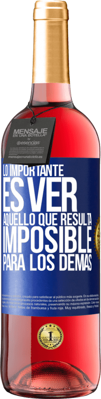 Envío gratis | Vino Rosado Edición ROSÉ Lo importante es ver aquello que resulta imposible para los demás Etiqueta Azul. Etiqueta personalizable Vino joven Cosecha 2023 Tempranillo