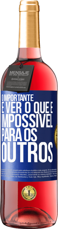 Envio grátis | Vinho rosé Edição ROSÉ O importante é ver o que é impossível para os outros Etiqueta Azul. Etiqueta personalizável Vinho jovem Colheita 2023 Tempranillo