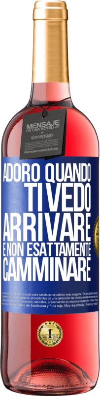 Spedizione Gratuita | Vino rosato Edizione ROSÉ Adoro quando ti vedo arrivare e non esattamente camminare Etichetta Blu. Etichetta personalizzabile Vino giovane Raccogliere 2023 Tempranillo