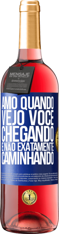 29,95 € Envio grátis | Vinho rosé Edição ROSÉ Amo quando vejo você chegando e não exatamente caminhando Etiqueta Azul. Etiqueta personalizável Vinho jovem Colheita 2023 Tempranillo