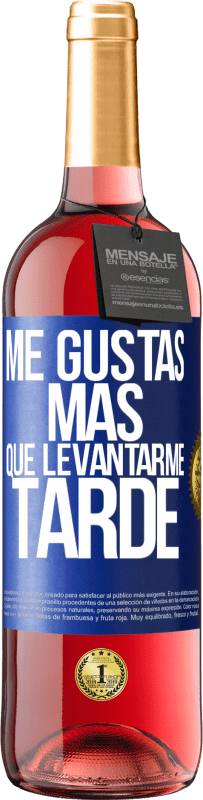 Envío gratis | Vino Rosado Edición ROSÉ Me gustas más que levantarme tarde Etiqueta Azul. Etiqueta personalizable Vino joven Cosecha 2023 Tempranillo