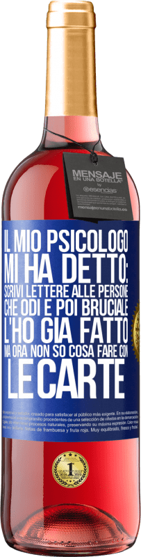 29,95 € | Vino rosato Edizione ROSÉ Il mio psicologo mi ha detto: scrivi lettere alle persone che odi e poi bruciale. L'ho già fatto, ma ora non so cosa fare Etichetta Blu. Etichetta personalizzabile Vino giovane Raccogliere 2023 Tempranillo