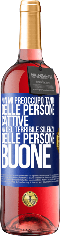 29,95 € | Vino rosato Edizione ROSÉ Non mi preoccupo tanto delle persone cattive, ma del terribile silenzio delle persone buone Etichetta Blu. Etichetta personalizzabile Vino giovane Raccogliere 2023 Tempranillo