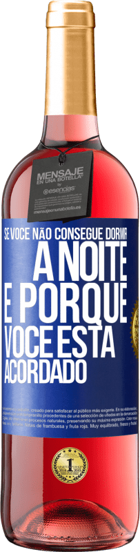 Envio grátis | Vinho rosé Edição ROSÉ Se você não consegue dormir à noite é porque você está acordado Etiqueta Azul. Etiqueta personalizável Vinho jovem Colheita 2023 Tempranillo