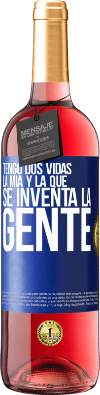 Envío gratis | Vino Rosado Edición ROSÉ Tengo dos vidas. La mía y la que se inventa la gente Etiqueta Azul. Etiqueta personalizable Vino joven Cosecha 2023 Tempranillo