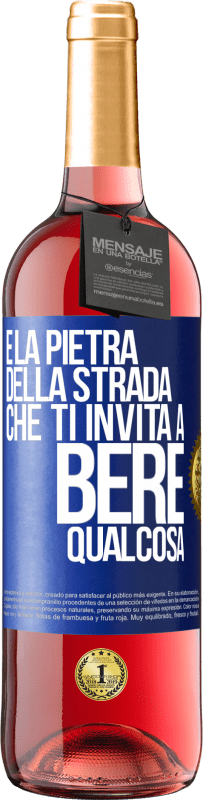 Spedizione Gratuita | Vino rosato Edizione ROSÉ E la pietra della strada che ti invita a bere qualcosa Etichetta Blu. Etichetta personalizzabile Vino giovane Raccogliere 2023 Tempranillo