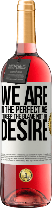 29,95 € 送料無料 | ロゼワイン ROSÉエディション 私たちは、欲望ではなく、非難を保つのに最適な年齢です ホワイトラベル. カスタマイズ可能なラベル 若いワイン 収穫 2025 Tempranillo