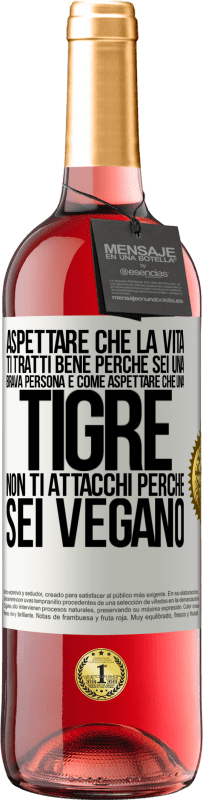 29,95 € | Vino rosato Edizione ROSÉ Aspettare che la vita ti tratti bene perché sei una brava persona è come aspettare che una tigre non ti attacchi perché sei Etichetta Bianca. Etichetta personalizzabile Vino giovane Raccogliere 2023 Tempranillo