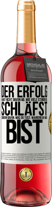 Kostenloser Versand | Roséwein ROSÉ Ausgabe Der Erfolg hängt nicht davon ab, wie viele Stunden du schläfst, sondern davon, was du tust, während du wach bist Weißes Etikett. Anpassbares Etikett Junger Wein Ernte 2023 Tempranillo