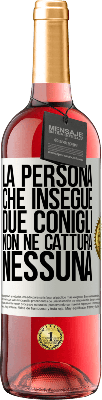 Spedizione Gratuita | Vino rosato Edizione ROSÉ La persona che insegue due conigli non ne cattura nessuna Etichetta Bianca. Etichetta personalizzabile Vino giovane Raccogliere 2023 Tempranillo