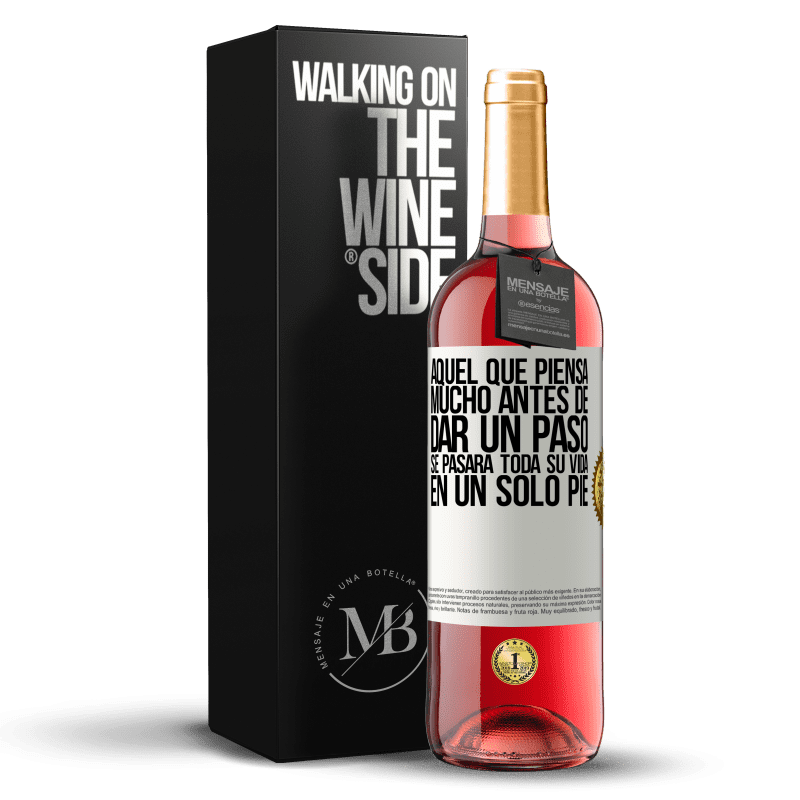 29,95 € Envío gratis | Vino Rosado Edición ROSÉ Aquel que piensa mucho antes de dar un paso, se pasará toda su vida en un solo pie Etiqueta Blanca. Etiqueta personalizable Vino joven Cosecha 2024 Tempranillo